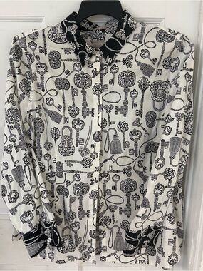 Chico's Black and White Key Motif Top
